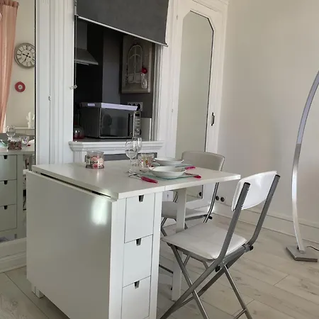 Douceur Pastel Avec Ascenseur Apartment Châtel-Guyon