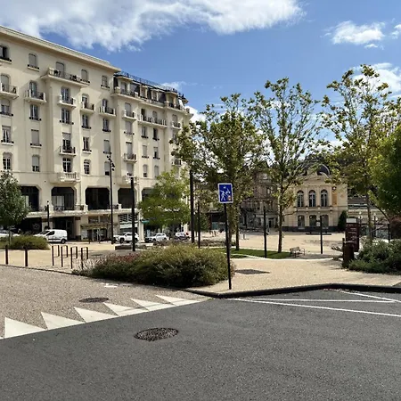 Apartment Douceur Pastel Avec Ascenseur Châtel-Guyon